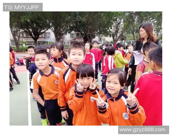 AC米兰迎战克拉瓦约期待精彩对决球迷热情高涨助威现场气氛火热 AC米兰迎战克拉瓦约期待精彩对决球迷热情高涨助威现场气氛火热