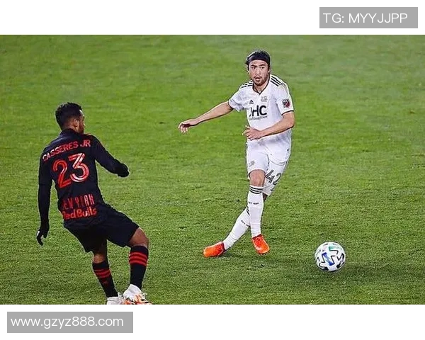 多伦多与新英格兰的激烈对决展现足球魅力与团队精神的完美结合 多伦多与新英格兰的激烈对决展现足球魅力与团队精神的完美结合