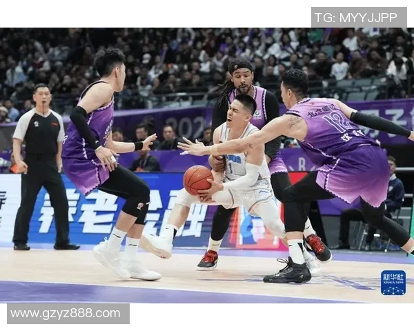 山东男篮与北京首钢激战正酣谁能在这场对决中笑到最后