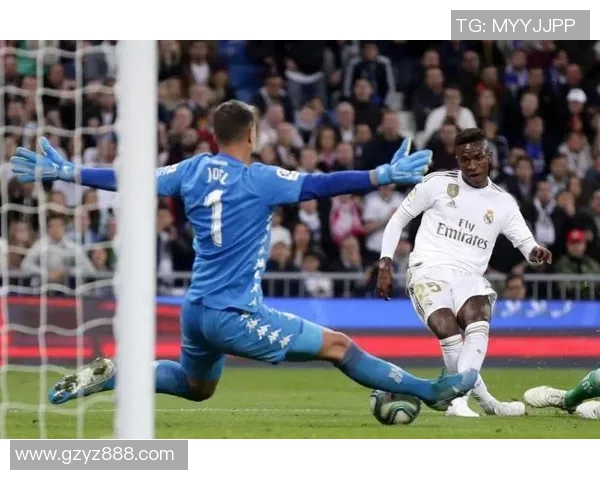 维尼修斯：从天才少年到足球巨星的成长之路与挑战